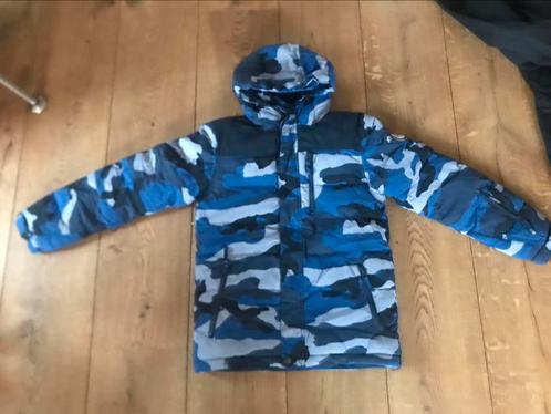 Winterjas en of skijas camouflage print blauw, Kinderen en Baby's, Kinderkleding | Maat 158, Zo goed als nieuw, Jongen of Meisje