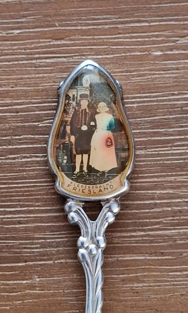 Oud verzilverd lepeltje Klederdracht Friesland - emaille, Antiek en Kunst, Antiek | Bestek, Ophalen of Verzenden