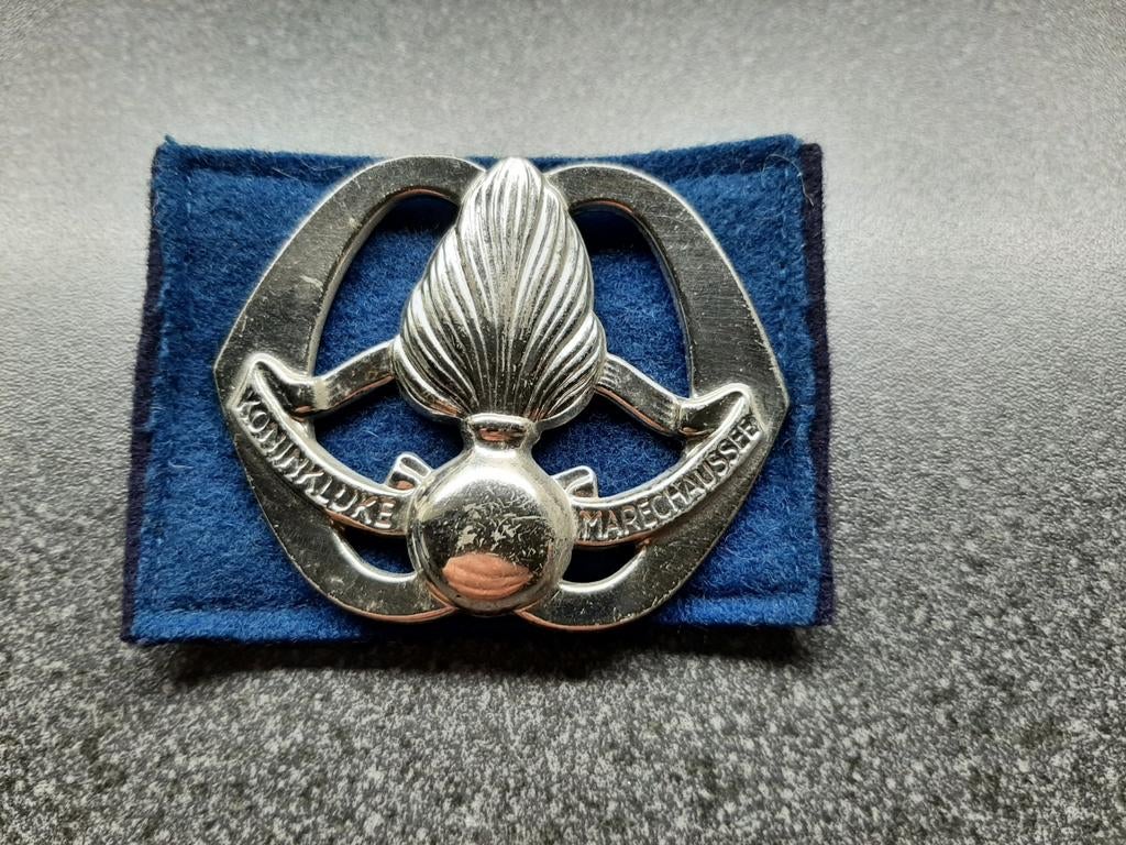 Marechaussee   baret  embleem  /  Nederland., Verzamelen, Ophalen of Verzenden, Marechaussee, Nederland, Embleem of Badge