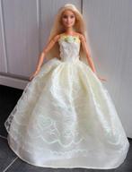 Barbie kleding nieuw - Lange jurk geel met kant en bloem, Ophalen of Verzenden, Nieuw, Barbie
