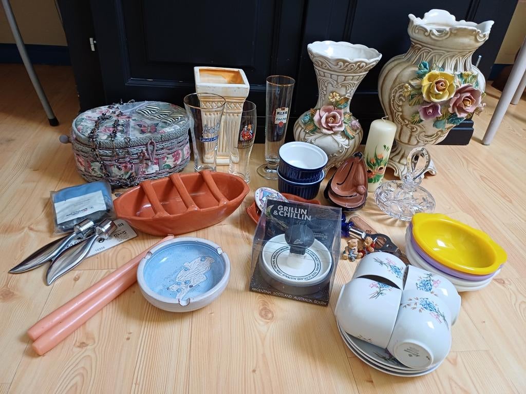 Doos met rommelmarkt spullen, Ophalen, Zo goed als nieuw