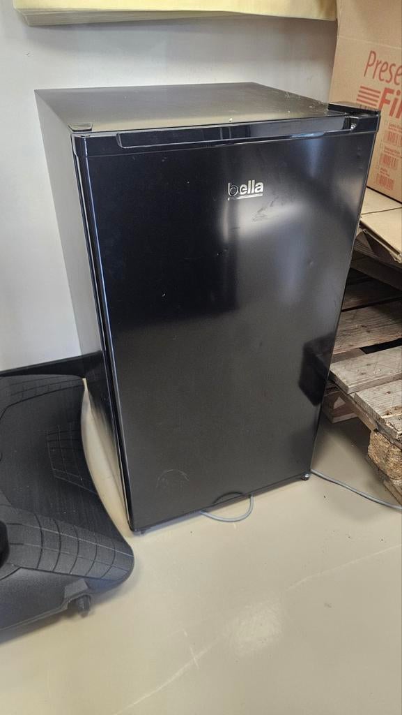 Zwarte Compacte Koelkast - Ideaal voor kleine ruimtes, Witgoed en Apparatuur, Ophalen, Onbekend, Minder dan 75 liter, Bella