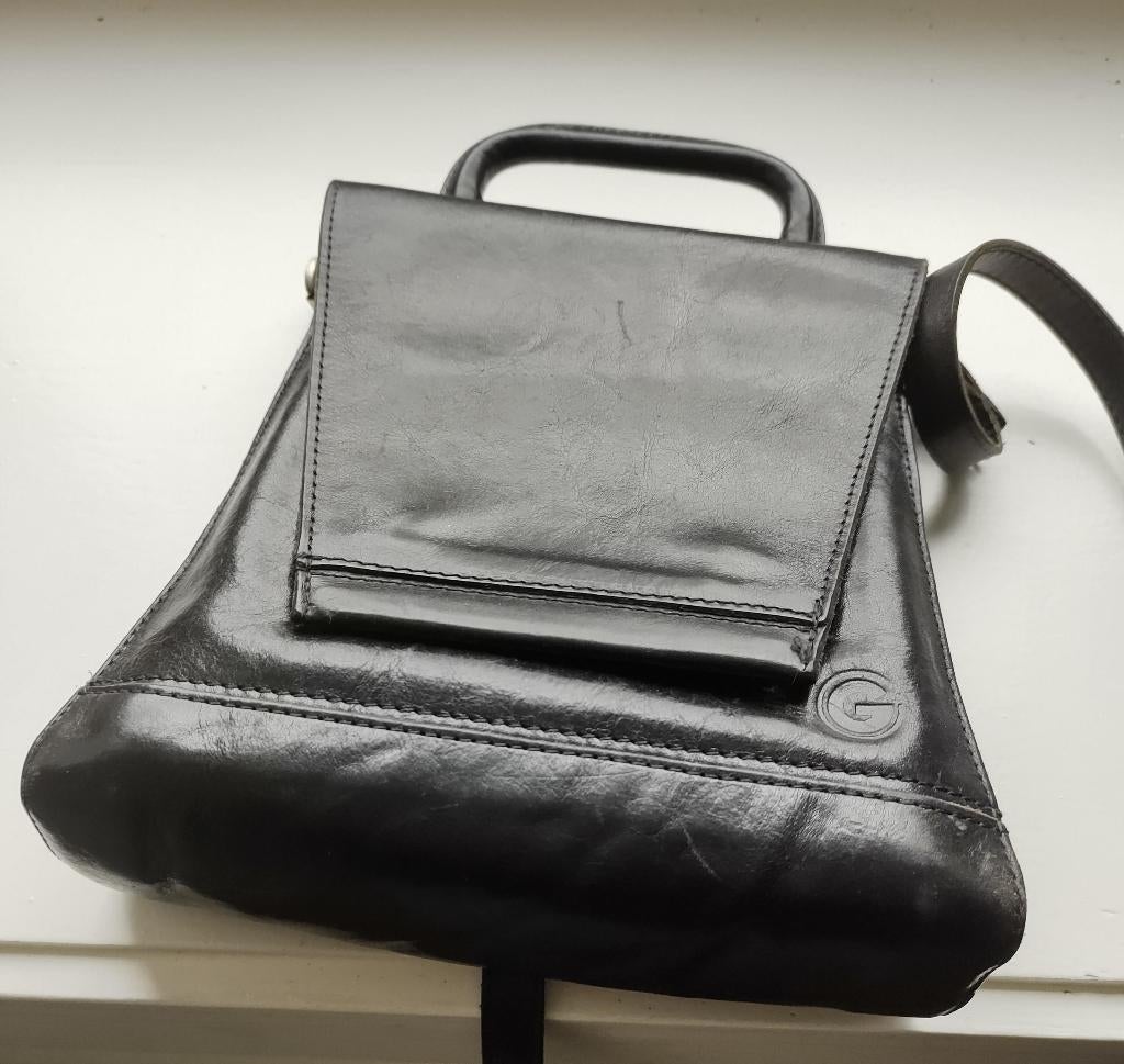 zwart leren hand/crossbodytas van het merk Guess, Sieraden, Tassen en Uiterlijk, Ophalen of Verzenden, Zo goed als nieuw, Zwart