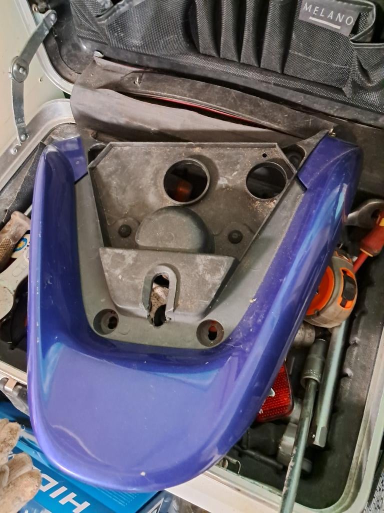 Achtervleugel Yamaha Jog R en kentekenhouder, Fietsen en Brommers, Ophalen of Verzenden, Gebruikt, Overige typen, Yamaha