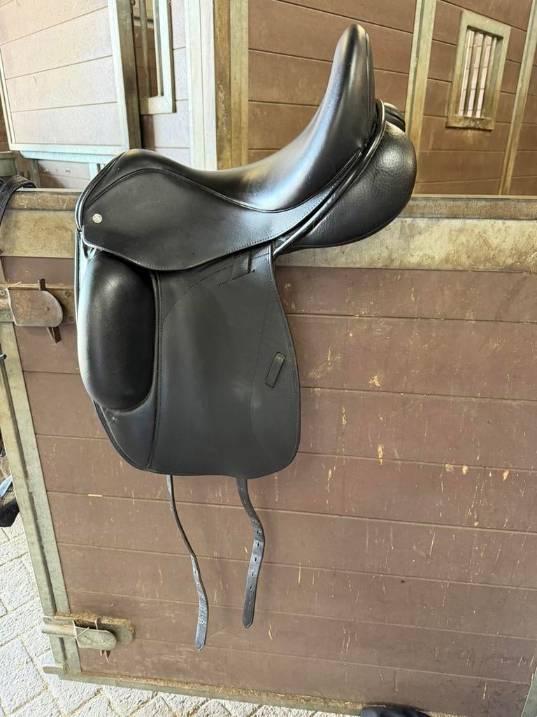 Costom icon flight dressuurzadel 18 inch medium/wijde boom, Ophalen of Verzenden, Zo goed als nieuw, Dressuur