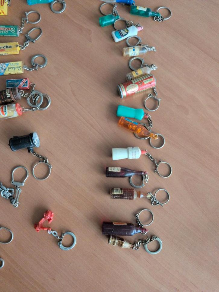 Grote verzameling vintage sleutelhangers (50+ stuks), Verzamelen, Sleutelhangers, Gebruikt, Overige typen, Ophalen of Verzenden