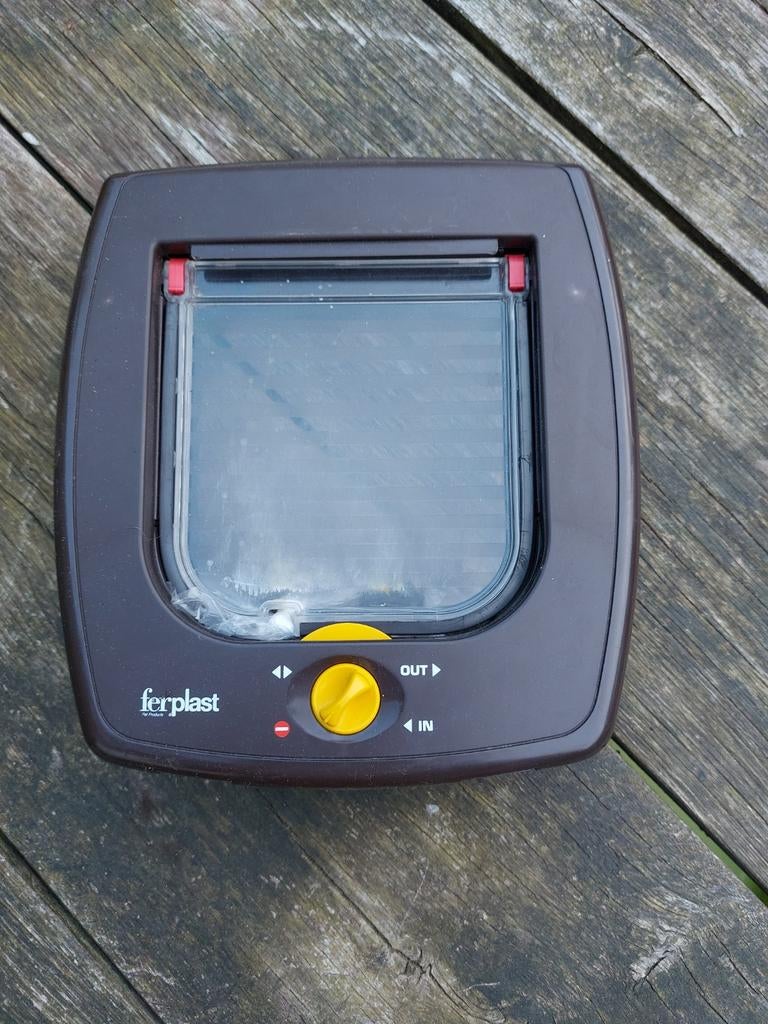 Ferplast donkerbruin afsluitbaar kattenluik, Ophalen of Verzenden, Gebruikt