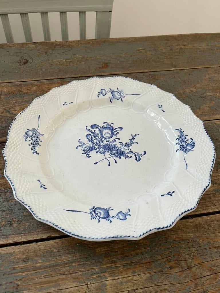 ANTIEK BORD WIT BLAUW BOCH, Antiek en Kunst, Antiek | Servies los, Ophalen of Verzenden