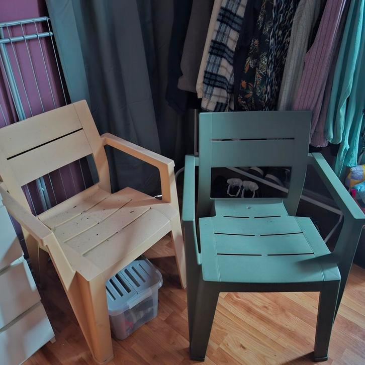 Gratis stapelbare tuinstoelen (2 stuks), Tuin en Terras, Tuinstoelen, Gebruikt, Kunststof, Stapelbaar, Ophalen