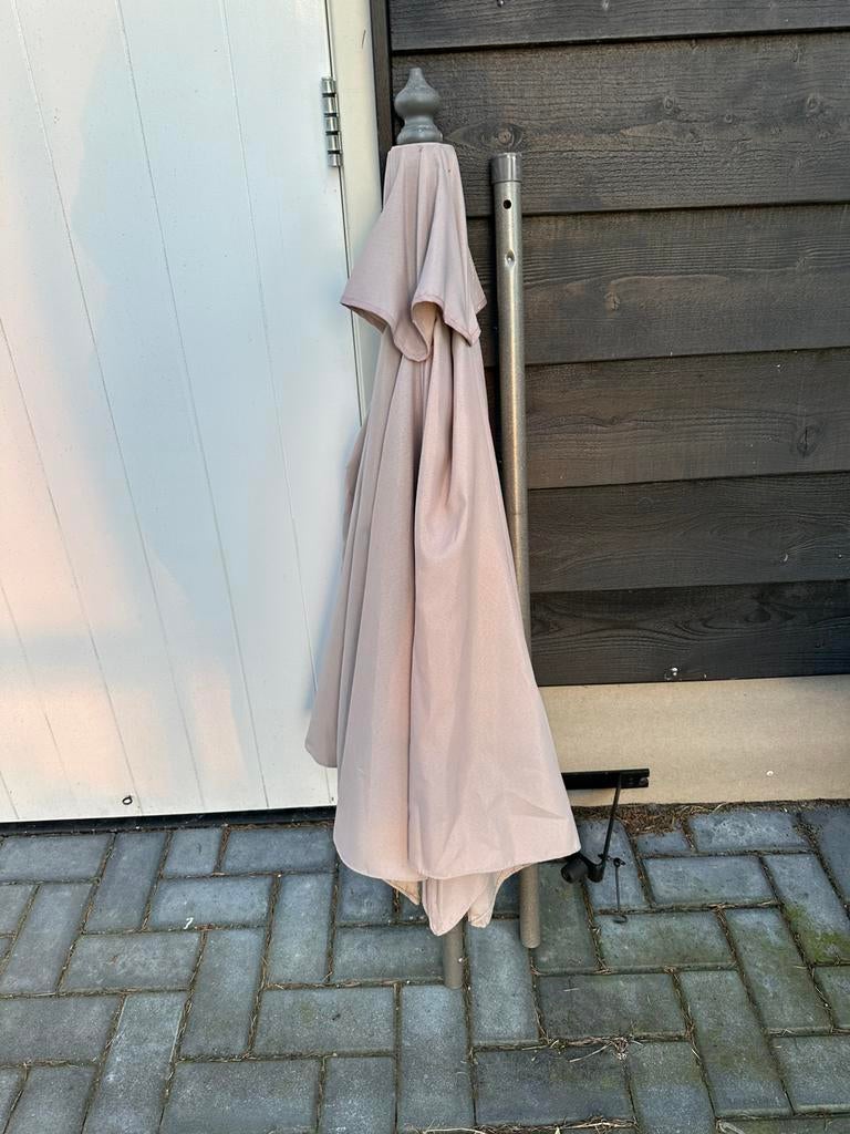 Parasol, Ophalen, Zo goed als nieuw, Zweefparasol