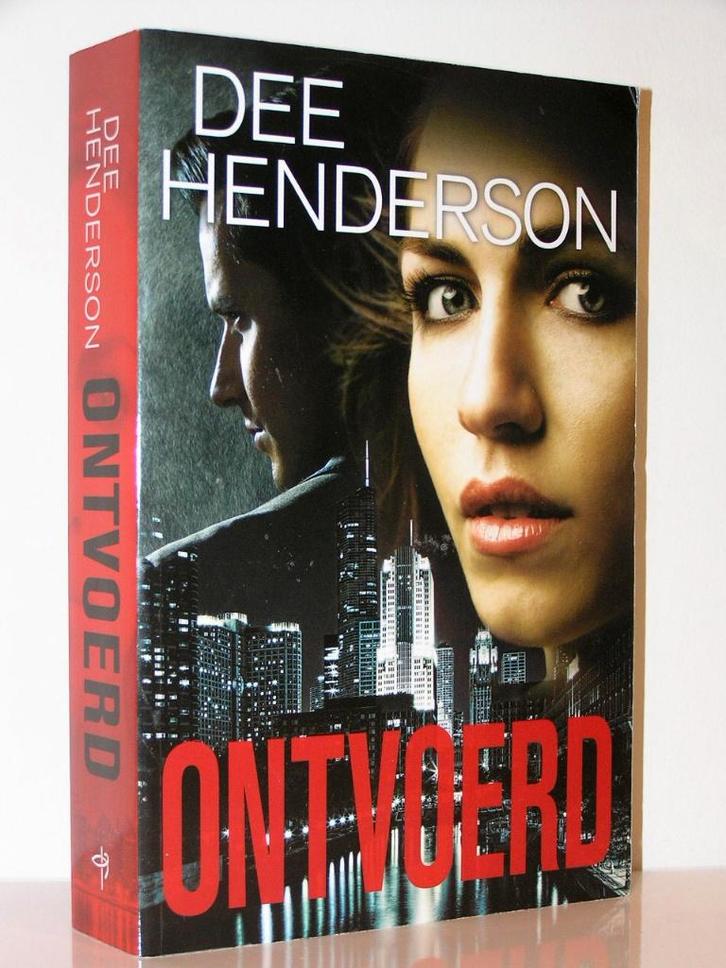 Dee Henderson - Ontvoerd (spannende christelijke roman), Boeken, Romans, Zo goed als nieuw, Ophalen of Verzenden