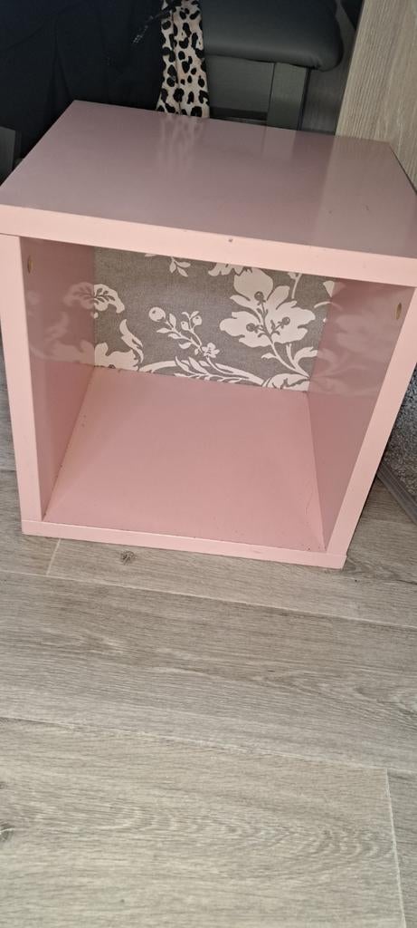Roze kastje met bloemenprint kubus kastje Nachtkastje, Ophalen