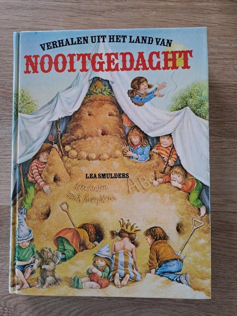 VERHALEN UIT HET LAND VAN NOOITGEDACHT. LEA SMULDERS., Gelezen, Fictie algemeen, Ophalen of Verzenden, Lea Smulders