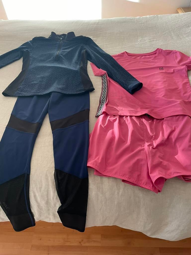 Twee sportsetjes van Nikkie mt XS, Kleding | Dames, Sportkleding, Overige kleuren, Ophalen of Verzenden, Zo goed als nieuw, Hardlopen of Fietsen