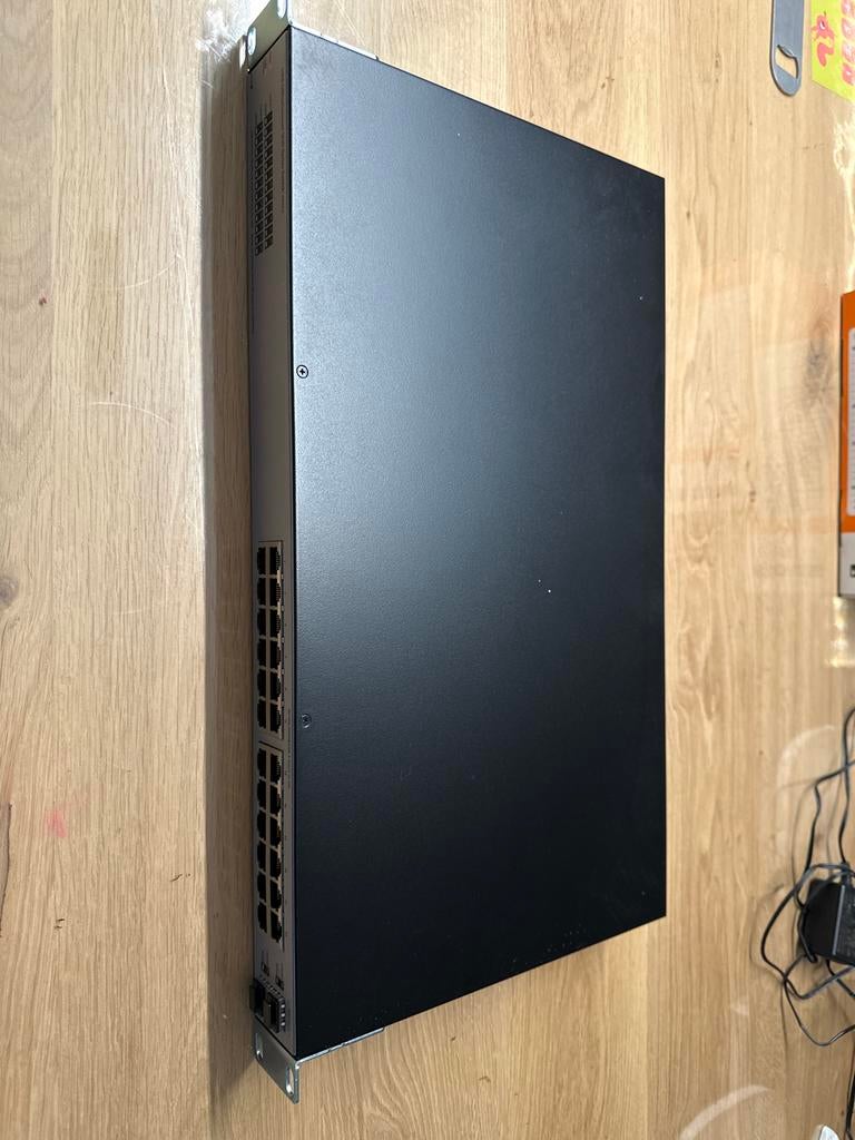 HPE OfficeConnect 1820 GigaBit Switch J9980A 24 Poorts, Computers en Software, Netwerk switches, Ophalen of Verzenden, Gebruikt