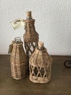 Riviera Maison rieten flessen met kaartjes en label, Huis en Inrichting, Overige kleuren, Ophalen of Verzenden, Minder dan 50 cm