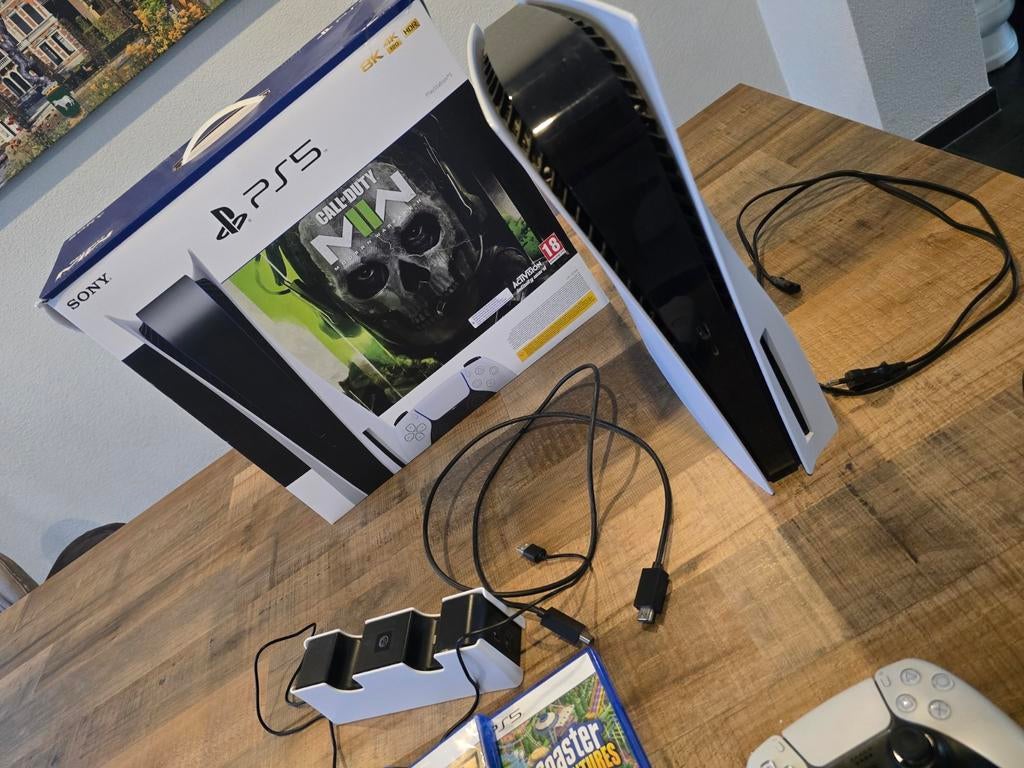 PlayStation 5 Disc Edition 825GB + 2 controllers + 4 games, Ophalen, Zo goed als nieuw