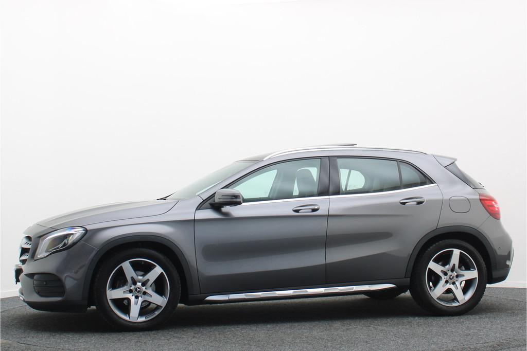 Mercedes-Benz GLA 200 Premium Plus AMG Panoramadak, Navigati, Auto's, Mercedes-Benz, Gebruikt, 715 kg, Leder en Stof, 1595 cc