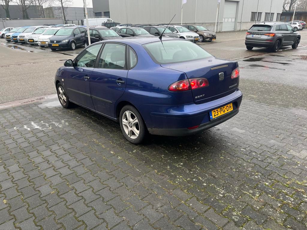 Goede cordoba, Auto's, Voorwielaandrijving, Stof, 4 cilinders, Blauw