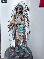 Gedetailleerd Beeld Indiaanse Hoofdman met Veren Hoofdtooi, Ophalen of Verzenden, Zo goed als nieuw, Mens