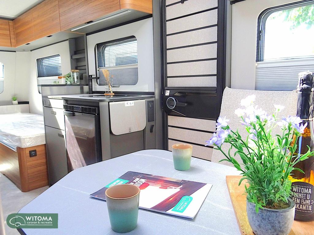 Eriba Novaline 470 Enkelbedden, Standaardzit, Bedrijf, Tot en met 3, Schokbreker