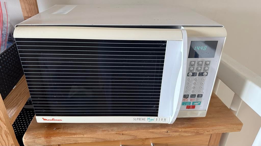 Gratis, Moulinex Supreme Mini 850W Combimagnetron, Ophalen, Combimagnetron, Gebruikt, Minder dan 45 cm
