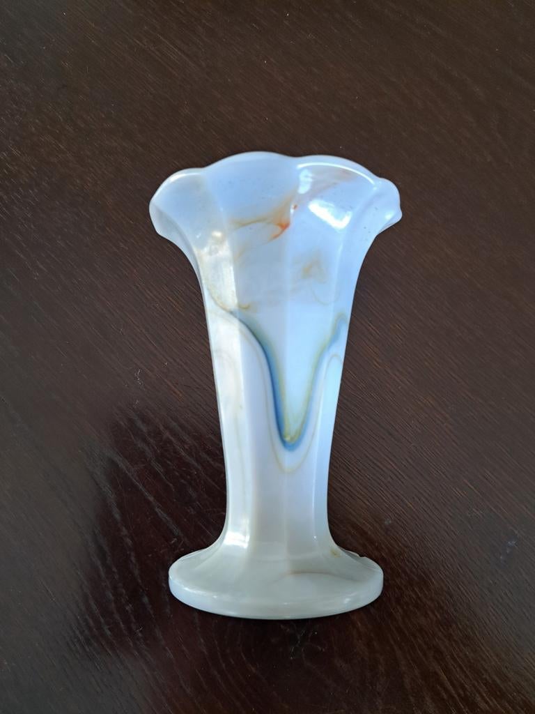 Vintage Opaalglazen Vaasje uit Bohemen, Antiek en Kunst, Ophalen of Verzenden