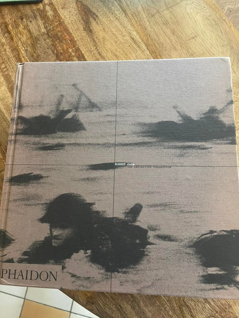 Fotoboek van Robert Capa, Ophalen of Verzenden, Gelezen, Overige onderwerpen