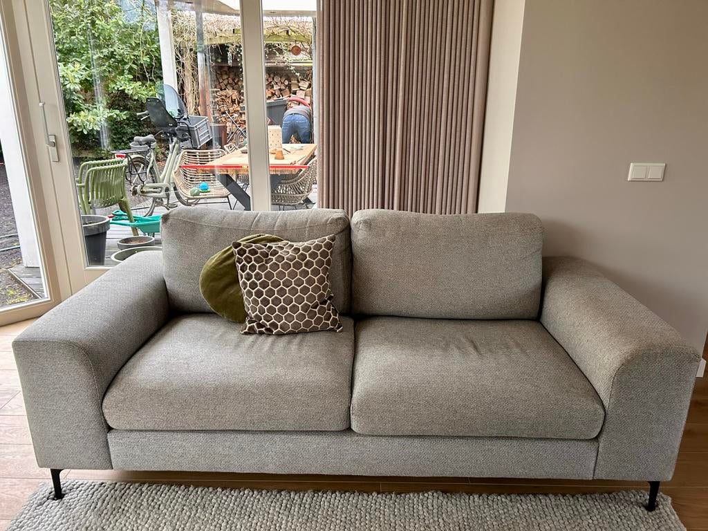 Mooie grijze bank, 2,5 zitter te koop, Ophalen, Gebruikt, Driepersoons, 75 tot 100 cm