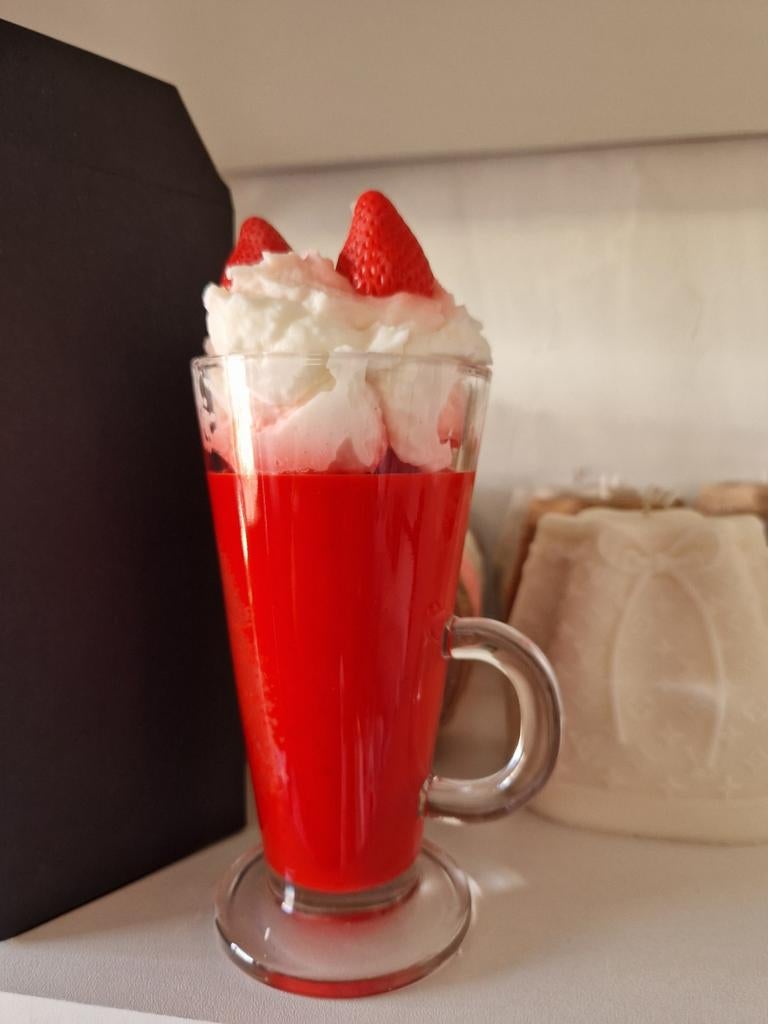 Milkshake aardbei geurkaars handgemaakt, Overige materialen, Nieuw, Ophalen of Verzenden, Minder dan 25 cm