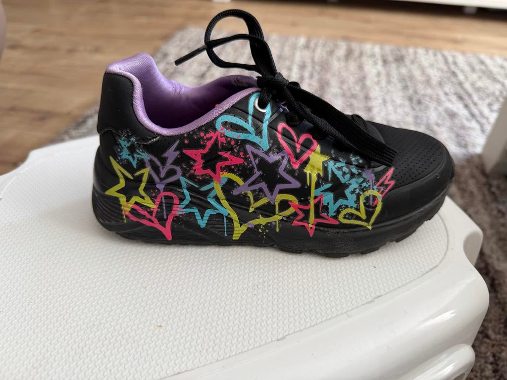 Zwarte Sketchers met hartjes motief, maat 33, Ophalen, Zo goed als nieuw, Meisje, Schoenen