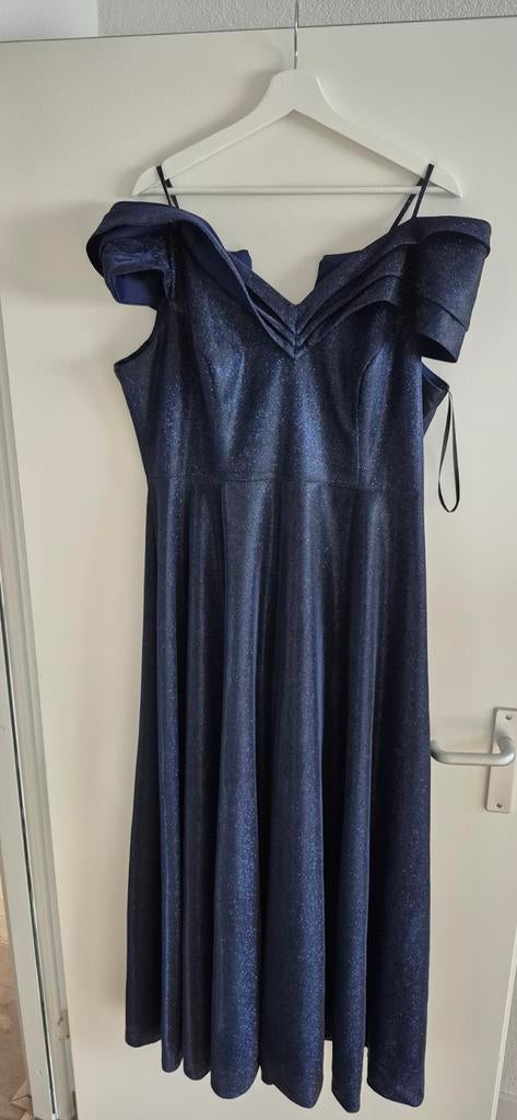 Prachtige donkerblauwe abiye jurk met glitters, Kleding | Dames, Jurken, Maat 38/40 (M), Blauw, Ophalen of Verzenden, Onder de knie