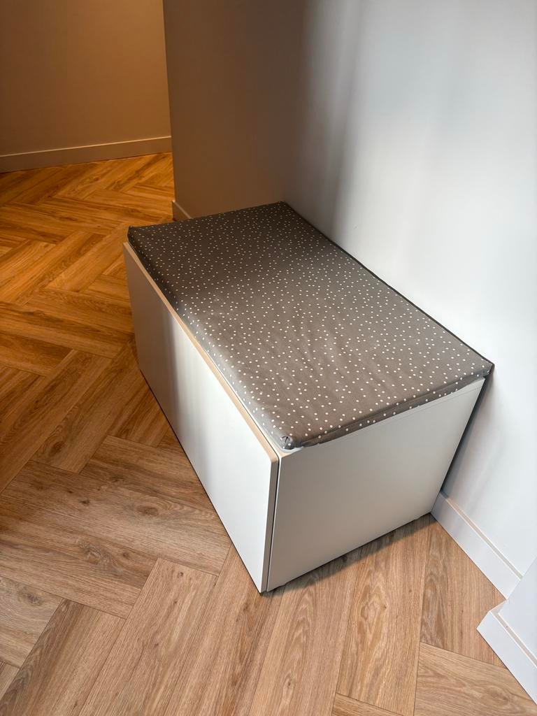 IKEA Smastad speelgoedkist met bankje en kussen, Minder dan 75 cm, 50 tot 70 cm, Zo goed als nieuw, Ophalen