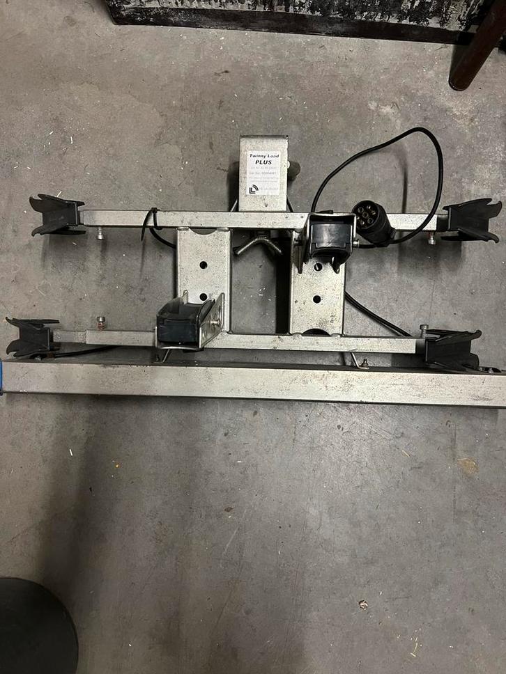 Stevige trekhaak fietsendrager met verlichting, Auto diversen, Fietsendragers, Gebruikt, Trekhaakdrager, 2 fietsen, Ophalen of Verzenden