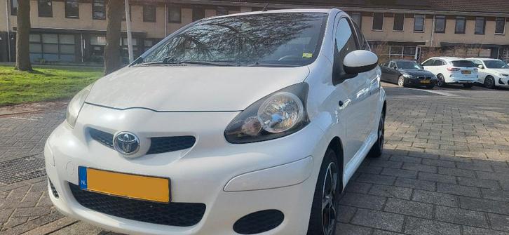 Toyota Aygo 1.0 12V Vvt-i 5DRS 2011 Wit, Auto's, Toyota, Particulier, Aygo, ABS, Airbags, Airconditioning, Centrale vergrendeling