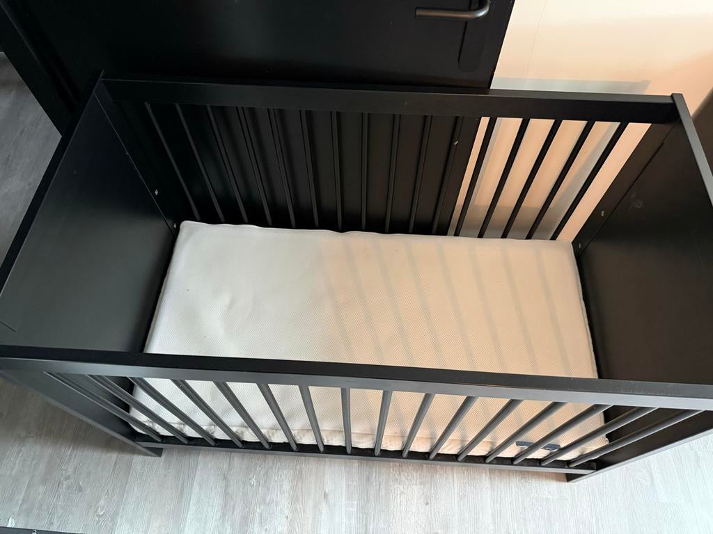 Ledikant (2 stuks beschikbaar, optioneel met matras), Ophalen of Verzenden, Gebruikt, Ledikant