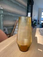 Geel / bruine glazen vaas met ribbels, 26 cm hoog, Ophalen, Overige kleuren, Minder dan 50 cm, Glas
