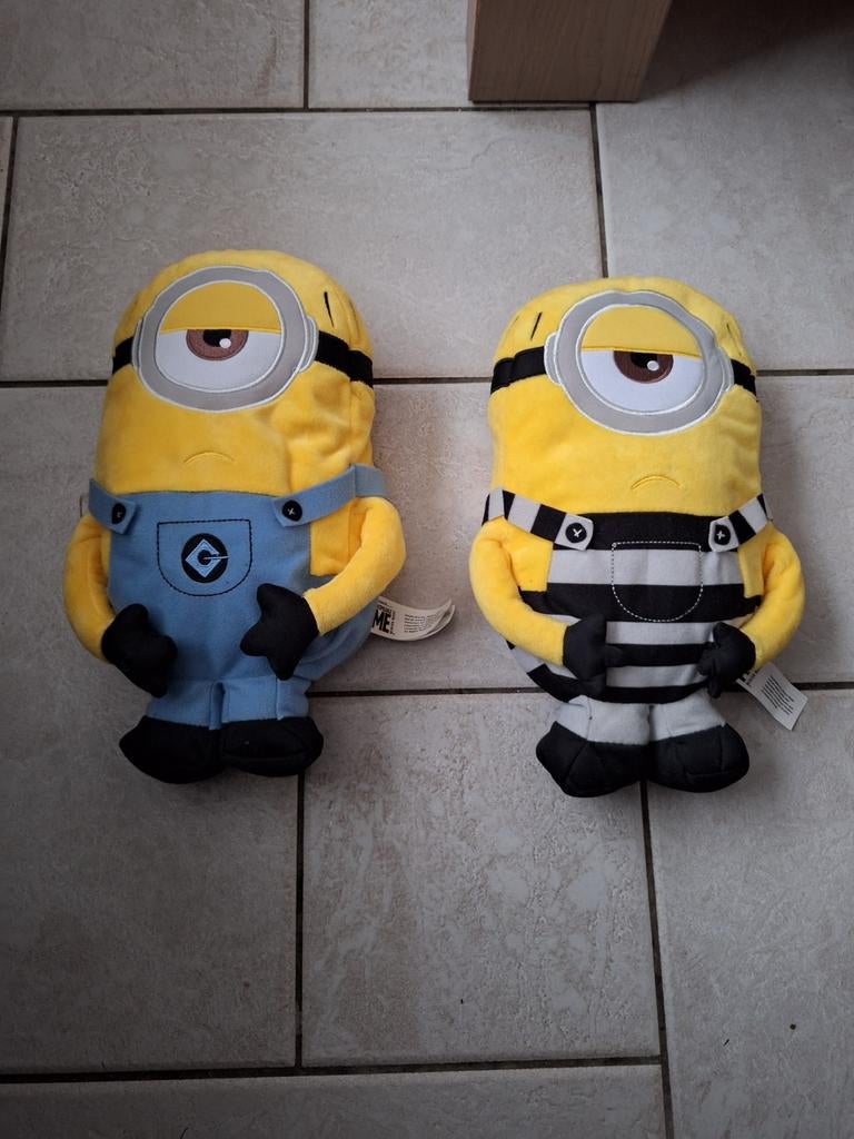 2 MINIONS KNUFFELS  30CM €5, Ophalen of Verzenden, Overige typen