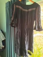Ba&sh donkerblauwe jurk met geborduurde details, maat 3, Kleding | Dames, Jurken, Ophalen of Verzenden, Gedragen, Maat 38/40 (M)