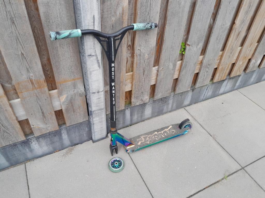 Stuntstep met regenboogkleuren, Fietsen en Brommers, Steps, Ophalen of Verzenden, Gebruikt, Gewone step