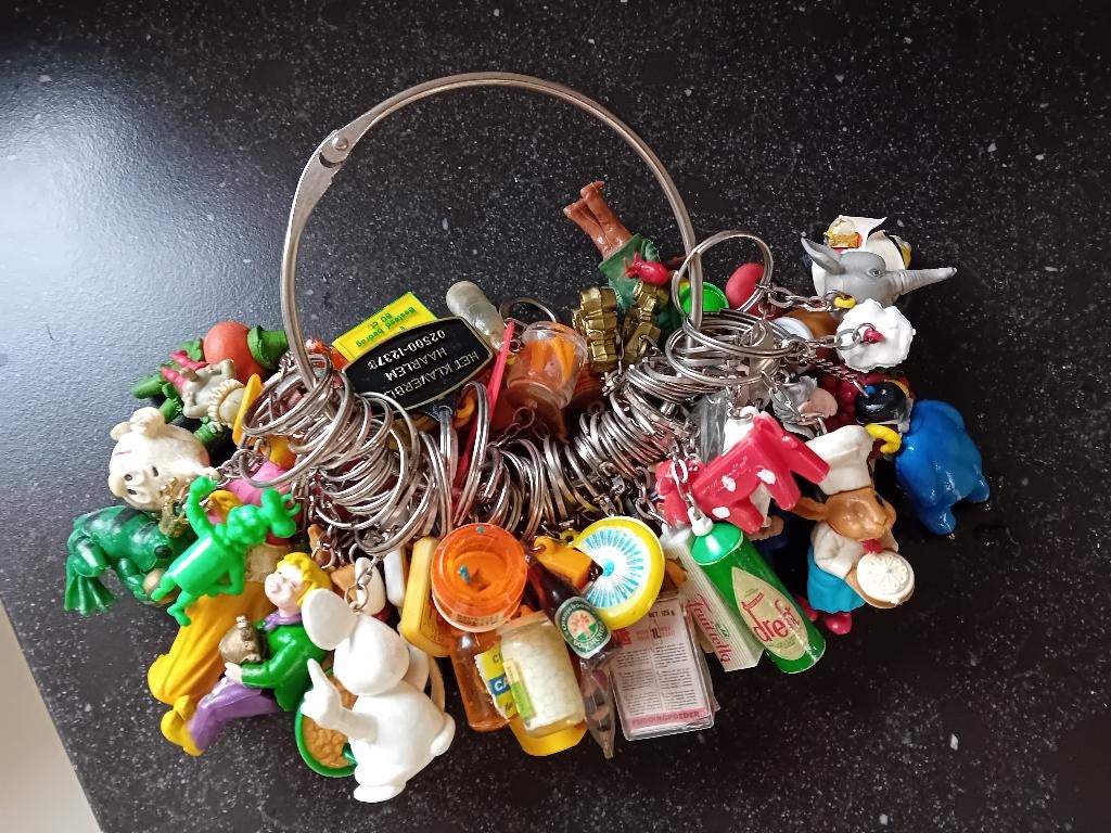 66 sleutelhangers, jaren 5o t/m 70, Flipje, Swiebertje etc, Ophalen of Verzenden, Gebruikt, Overige typen