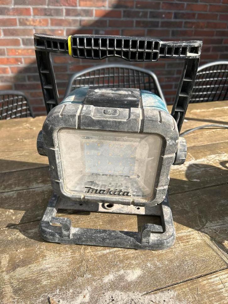 Makita DML805 Bouwlamp - Gebruikt, Doe-het-zelf en Verbouw, Bouwverlichting, Gebruikt, Lamp, Minder dan 50 watt, Met statief, Ophalen