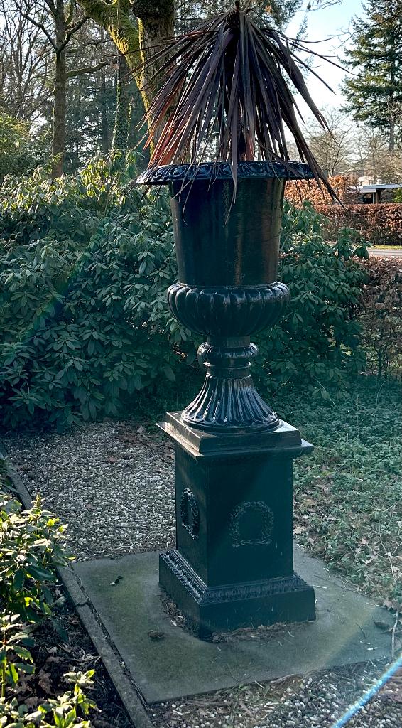 Gietijzeren tuinvaas CountryClassicDesign, set van 2,, Tuin en Terras, Tuinvazen, Ophalen, Zo goed als nieuw