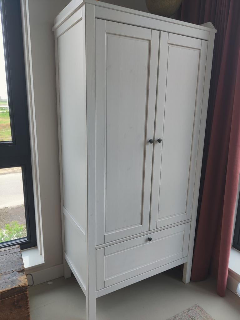 Witte massief houten kinderkamerkast - ikea Sundvik, Kinderen en Baby's, Kinderkamer | Commodes en Kasten, Ophalen, Kast, 50 tot 70 cm