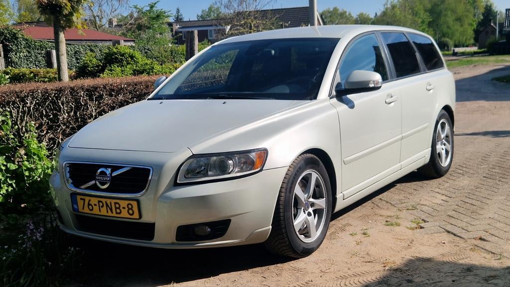 Volvo V50 2.0 D3 2011 Wit, Auto's, Voorwielaandrijving, Particulier, 154 €/maand, 1500 kg