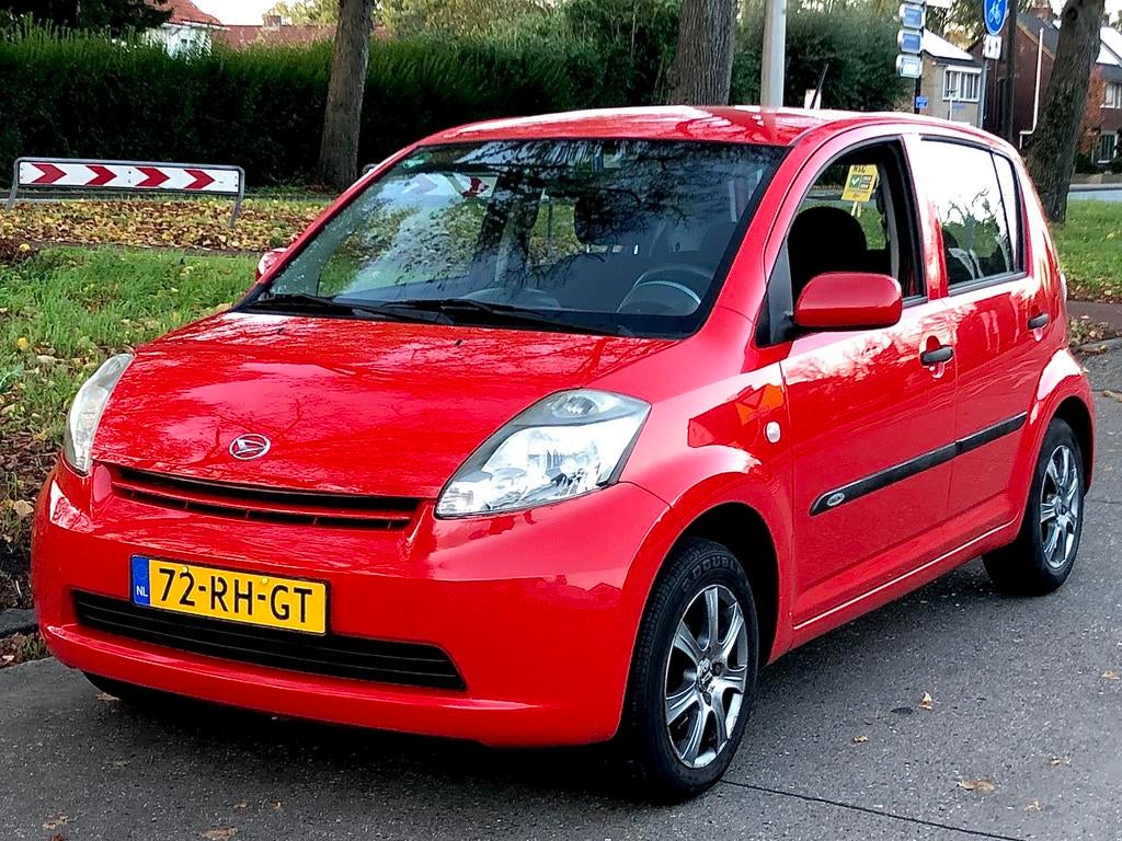 Daihatsu Sirion 1.3-16V / LM-V / Centrale-V / 5-Deurs /, Voorwielaandrijving, Stof, 4 cilinders, Handgeschakeld