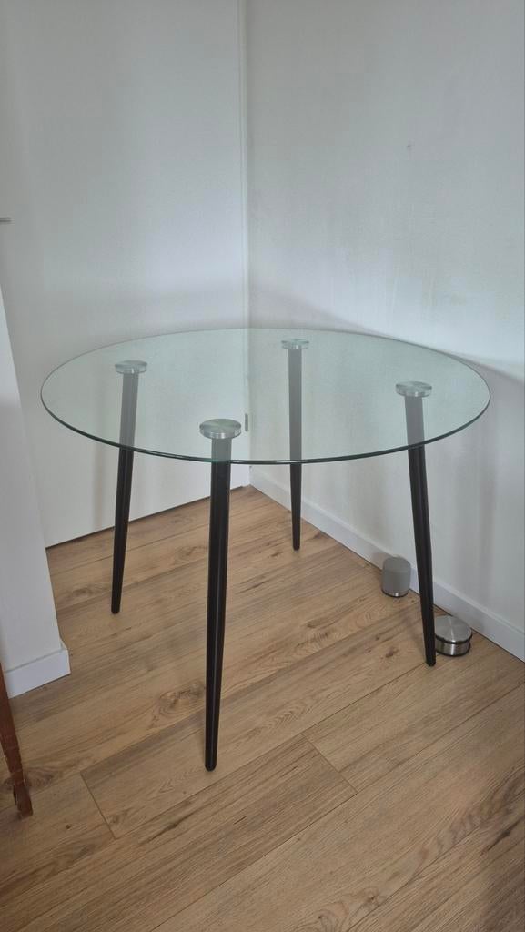 Ronde glazen eettafel met vier zwarte poten, Huis en Inrichting, Tafels | Eettafels, Ophalen, Rond, Zo goed als nieuw, Vier personen