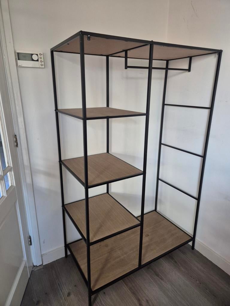 Xenos vakken- en hangkast, Ophalen