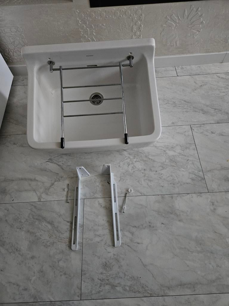 Geberit uitstortgootsteen met wasbak, Ophalen of Verzenden