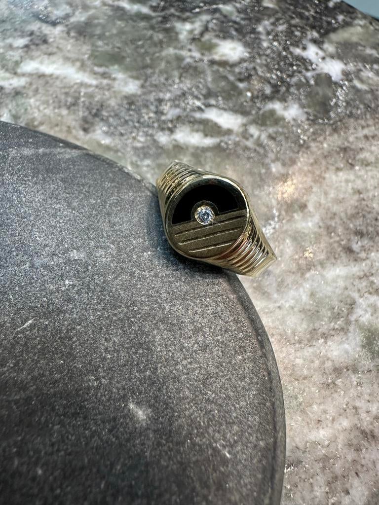 14k Gouden Ovale Zegelring met Onyx en Zirkonia, 18 tot 19, Nieuw, Ophalen of Verzenden, Dame of Heer